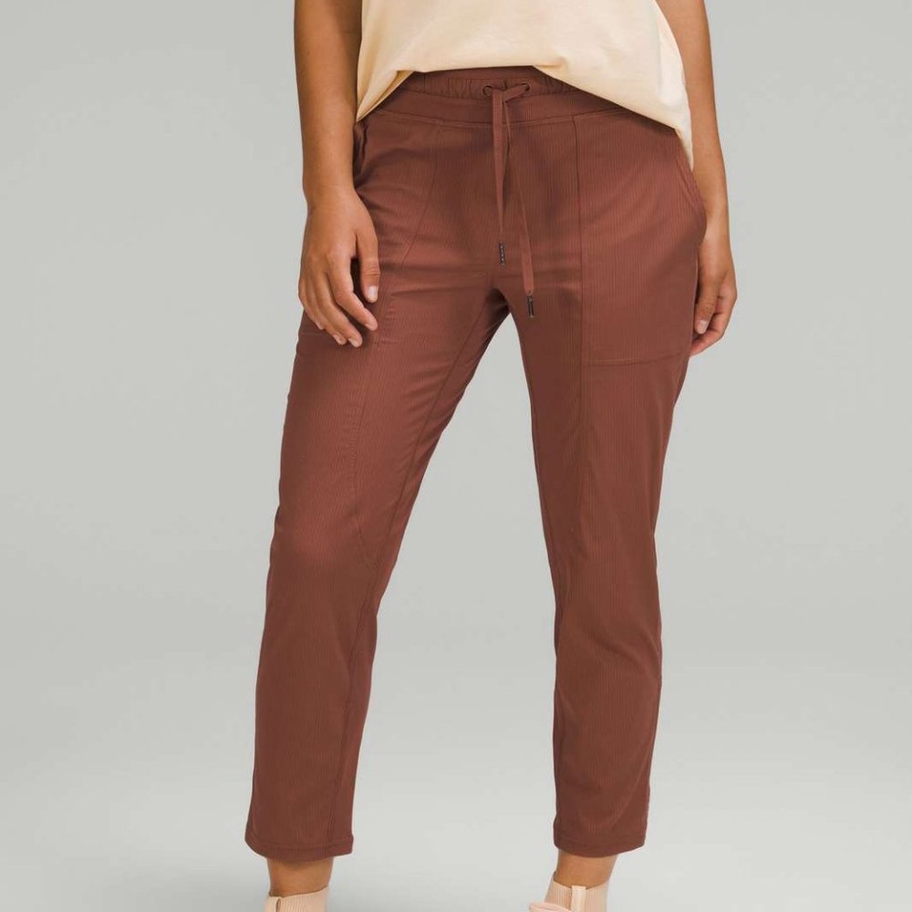 Lululemon Dance Studio Mid-Rise Crop 25"